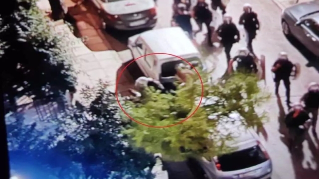 Νέο Ηράκλειο: Mε κρανιογκεφαλικές κακώσεις, εκχυμώσεις και εκδορές στα άκρα και τον ώμο η 16χρονη – Εντοπίστηκε κουκούλα και πέτρα στο χέρι (Video)