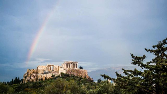 Καιρός σήμερα 14/10: Υψηλή θερμοκρασία και τοπικές βροχές – Η πρόγνωση της ΕΜΥ