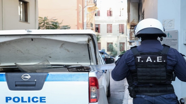 Λήστεψαν και τραυμάτισαν 16χρονη έξω από το μετρό της Αγίας Μαρίνας