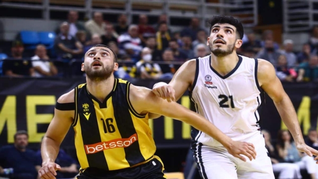 ΑΕΚ Betsson – Απόλλωνας: Ο μαγικός ΜάκΛεμορ οδήγησε την ομάδα του Πλάθα στην πρώτη νίκη στην Basket League