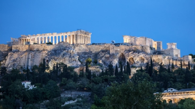 Η Φωτογραφία της Ημέρας: Η Ακρόπολη πριν… υποδεχτεί την Πανσέληνο!
