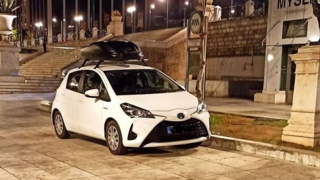 Θεούλης οδηγός πάρκαρε το ΙΧ του στην πλατεία Συντάγματος