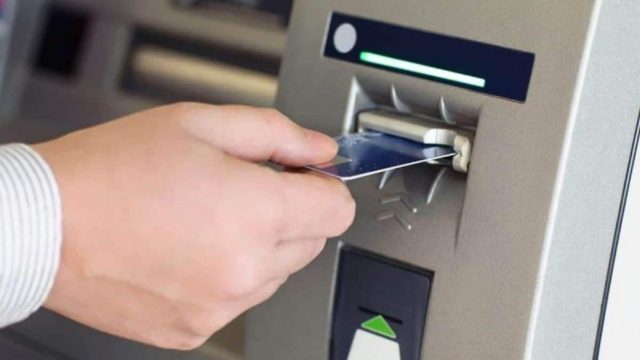 Απάτη «θάνατος» στα ΑΤΜ: Το έχουν κάνει σύστημα – Έτσι τραβάνε 1.000 ευρώ από την κάρτα σας