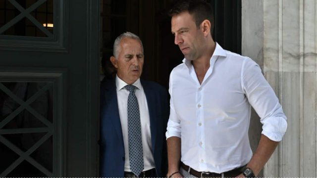 Εκτός γραμμής κόμματος ο Αποστολάκης για τους αντάρτες της ΝΔ – «Προσωπικές οι απόψεις του», λένε από τον ΣΥΡΙΖΑ (video)
