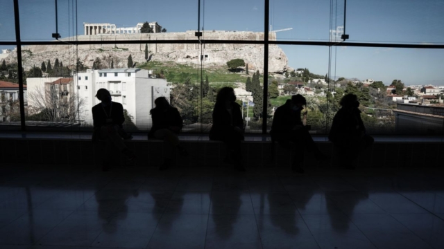 Άγνωστος αφόδευσε στο Μουσείο της Ακρόπολης, πίσω από την Αθηνά Νίκη