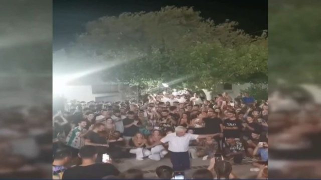 Ασίκικο ζεϊμπέκικο 86χρονου στην Τήνο: Ο παλικαρίσιος χορός του «σούπερ παππού» χειροκροτήθηκε από όλο το νησί!