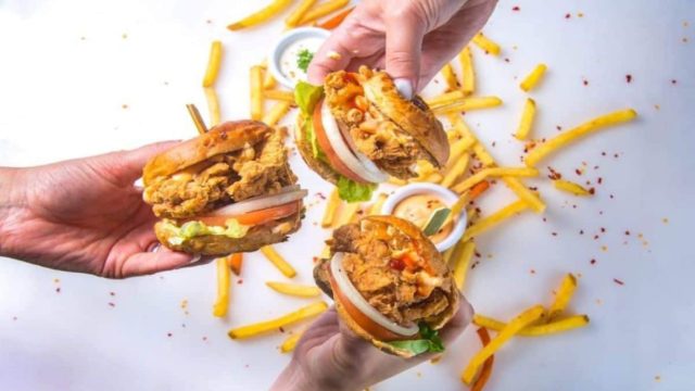 5 μαγαζιά για λαχταριστά burger στο κέντρο της Αθήνας