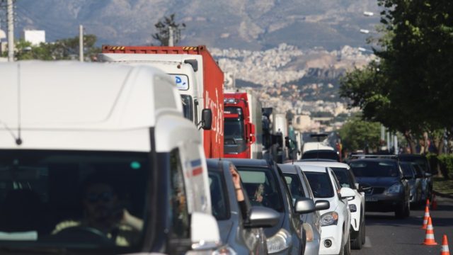Αναστάτωση στην Αττική Οδό: Καραμπόλα 3 αυτοκινήτων στο τούνελ – Κυκλοφοριακή συμφόρηση στην περιοχή
