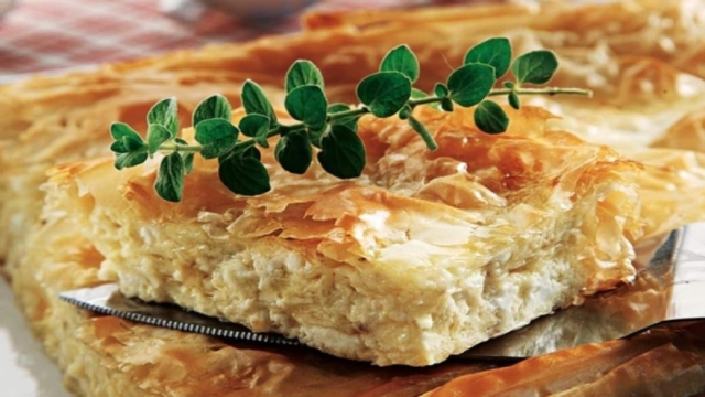 Ρουμελιώτικη αυγοτυρόπιτα με φέτα και ακόμη 5 υλικά – Έτοιμη σε 30′