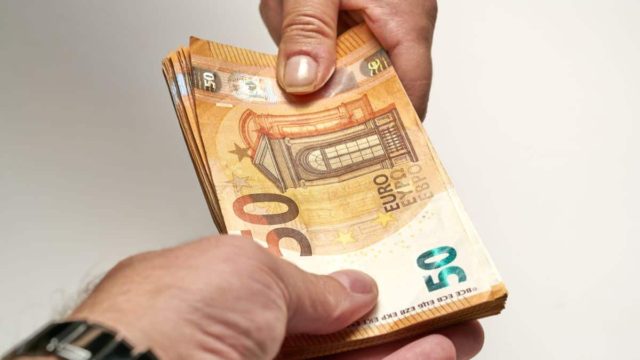 Τεράστια ανάσα: Σκάει νέο επίδομα 1.000 ευρώ προς όλους