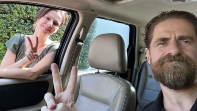 Σασμός: Η selfie Μαθιού και Βασιλικής στα γυρίσματα που «γκρέμισε» το Instagram – «Μετά από απαίτηση του κόσμου»