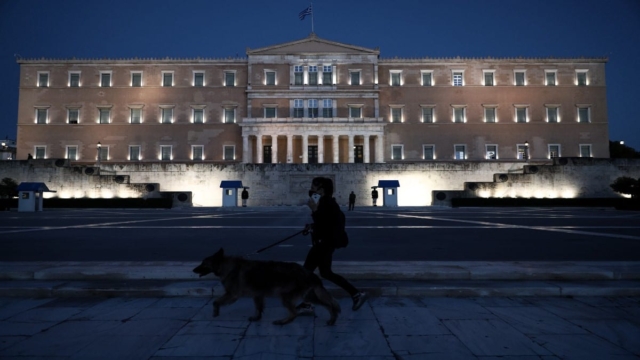 «Πέφτει μαύρο» στο κέντρο της Αθήνας: Διακοπές ρεύματος σε πολλές περιοχές της Αττικής – Οι ώρες