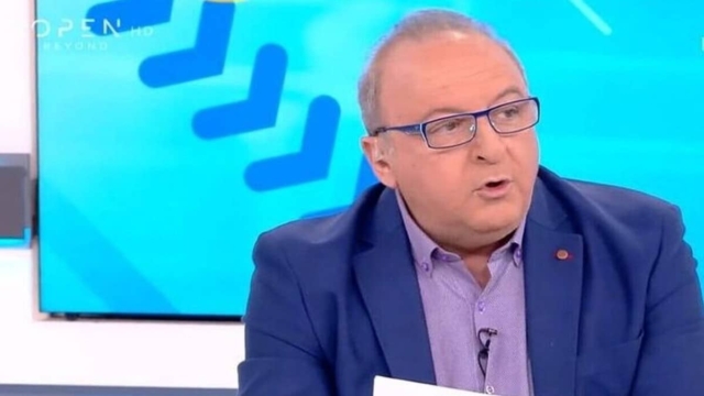 Δημήτρης Καμπουράκης: Δύσκολες ώρες για τον παρουσιαστή – Η στιγμή που αποχώρησε από το πλατό του OPEN λόγω αδιαθεσίας (video)