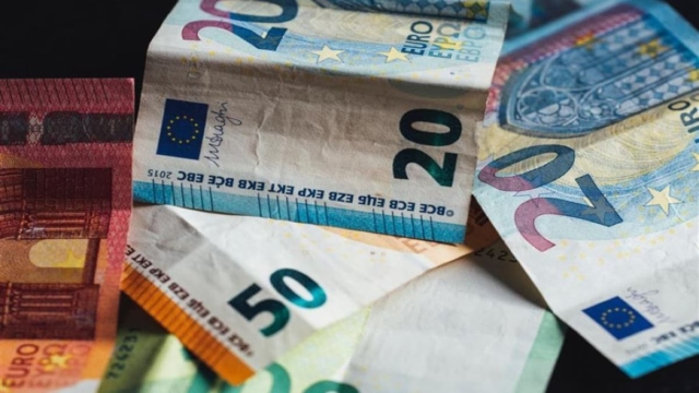 780 ευρώ επίδομα για 7 μήνες – «Ανάσα» στην τσέπη χιλιάδων πολιτών