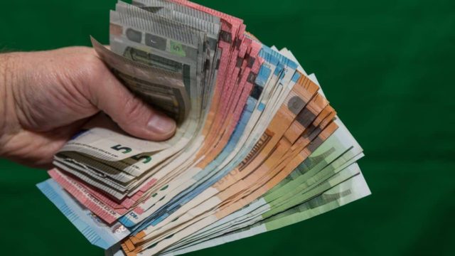 Επίδομα ανάσα: 1.500 και 2.000 ευρώ στους τραπεζικούς σας λογαριασμούς – Λήγει σε λίγες ώρες