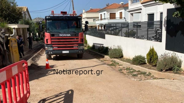 Τραγωδία στη Βάρη: Φρικτός θάνατος για εργάτη – Πέρασε από πάνω του μηχάνημα που κόβει τον δρόμο