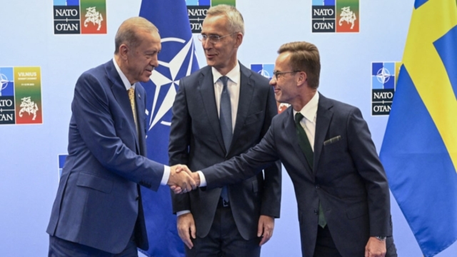 «Πράσινο φως» από Ερντογάν για ένταξη της Σουηδίας στο ΝΑΤΟ – Κατέθεσε το αίτημα στο κοινοβούλιο