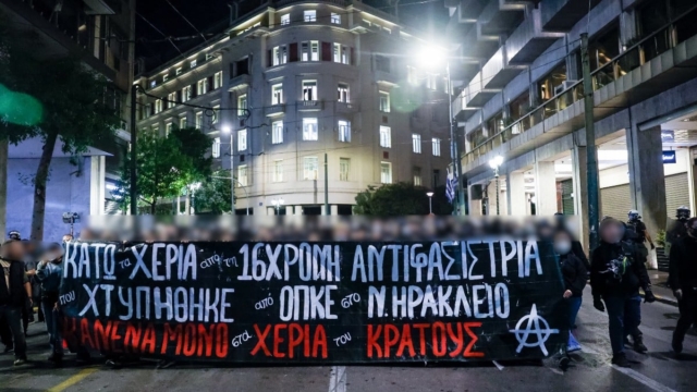 Εξάρχεια: Επεισόδια με χημικά και μολότοφ μετά το τέλος της πορείας για τον τραυματισμό της 16χρονης στο Νέο Ηράκλειο (photo-video)