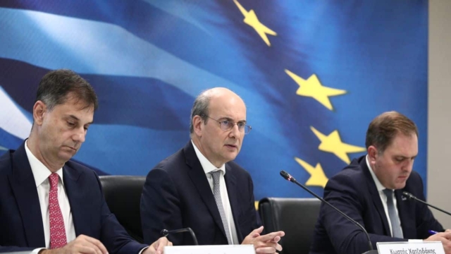 Φορολογικό νομοσχέδιο: Πώς επηρεάζει τους ελεύθερους επαγγελματίες – Έτσι θα υπολογίζεται το «τεκμαρτό εισόδημα» (video)