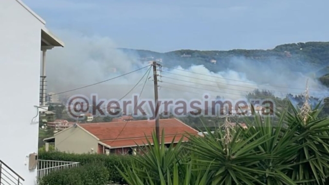 Φωτιά ξέσπασε στην Κέρκυρα: Μήνυμα 112 για εκκένωση προς το λιμάνι! – Πνέουν ισχυροί άνεμοι (video)