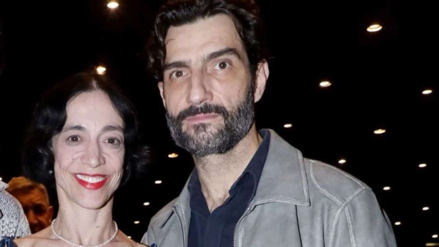 Με τζιν πουκάμισο ο γαμπρός, με πουά φόρεμα η νύφη: Παντρεύτηκαν Νίκος Κουρής και Έλενα Τοπαλούδη μετά από 18 χρόνια σχέσης