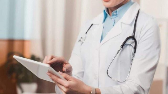 Γυναίκα παρίστανε την γιατρό στο Tik Tok και έδινε συμβουλές για τον καρκίνο και τον HIV