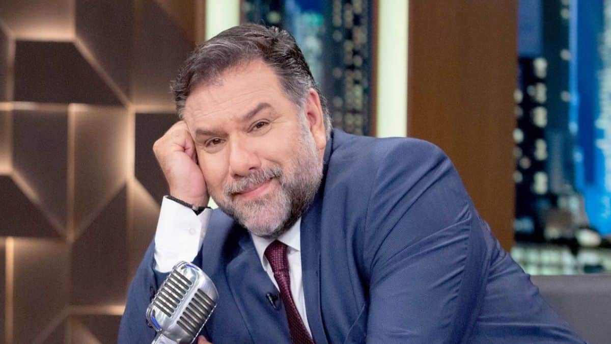 Γρηγόρης Αρναούτογλου: «Ποιος μου υπογράφει ότι ένα ετεροφυλόφιλο ζευγάρι μεγαλώνει ένα ευτυχισμένο παιδί;»