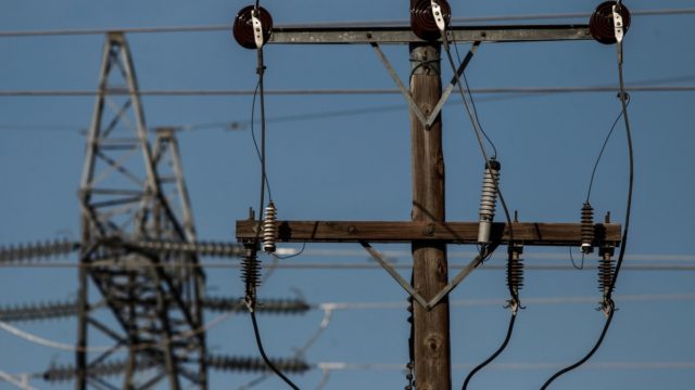 Ηλεκτρικό ρεύμα: Μάστιγα ο «ενεργειακός τουρισμός» – Μπλόκο σε όσους «πηδούν» από πάροχο σε πάροχο αφήνοντας χρέη
