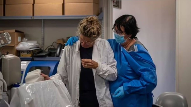 Σοκάρουν ιατροδικαστές στο Ισραήλ: «Οι άνθρωποι κακοποιήθηκαν τόσο βάναυσα από τη Χαμάς που δεν αναγνωρίζονται»