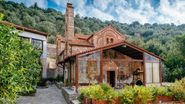Ιερά Μονή Κάτω Παναγιάς: Το πανέμορφο μοναστήρι της Άρτας μέσα στο πράσινο
