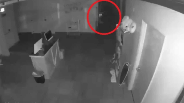 Υπάλληλος κοίταξε προσεκτικά την κάμερα της εκκλησίας – Έπαθε ΣΟΚ με αυτό που είδε (photos)