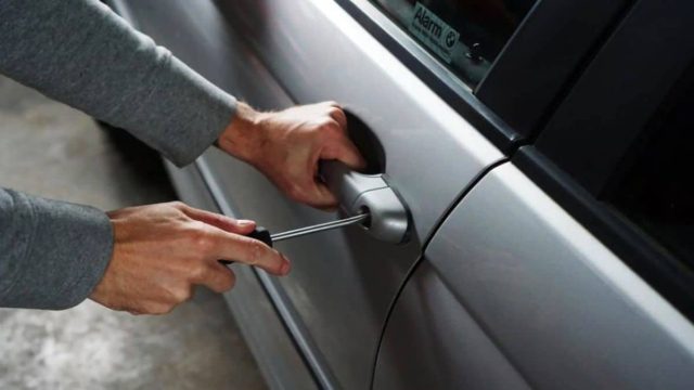 Τραγική απόφαση από τον Άρειο Πάγο: Δεν αποζημιώνεται η κλοπή αυτοκινήτου αν γίνει σε σημείο χωρίς περίφραξη και φωτισμό