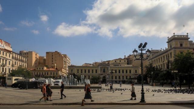 Καιρός σήμερα 25/10: «Μυρωδιά» άνοιξης μια ανάσα από τον Νοέμβριο, στους 28 ο υδράργυρος! Αφρικανική σκόνη στην ατμόσφαιρα (video)