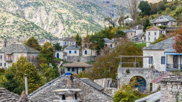 Καλαρρύτες: Το ορεινό χωριό των Ιωαννίνων που είναι βγαλμένο από καρτ ποστάλ