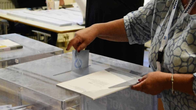 Αυτοδιοικητικές εκλογές: Άνοιξαν οι κάλπες για τον δεύτερο γύρο – Πώς ψηφίζουμε