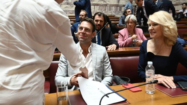 «Εμφύλιος» στον ΣΥΡΙΖΑ: «Αντάρτικο» στην πρεμιέρα του Κασσελάκη  – Ποιοι 16 ψήφισαν «λευκό»