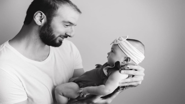 «Επιτέλους σε έχουμε στο σπίτι…» – “Ράγισε” καρδιές ο Κώστας Κουφός για τη νεογέννητη κόρη του που ήταν έξι μήνες στο νοσοκομείο! (photo)