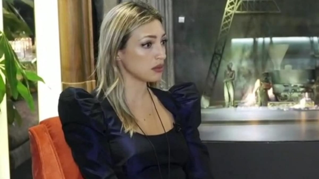 Συγκλονίζει η Κρίστη Παπαδοπούλου: «Στα 13 μου χρόνια βίωσα όλο τον Γολγοθά του καρκίνου. Πήγαινα στο σχολείο με περούκα και τα παιδιά μου την έβγαζαν» (Video)
