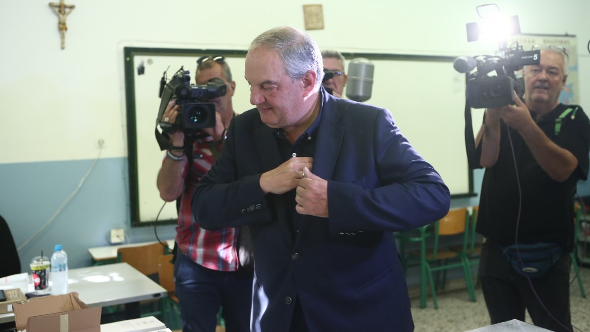 Ευτράπελο στην ψήφο του Κώστα Καραμανλή: Πήγε να ψηφίσει χωρίς την ταυτότητά του