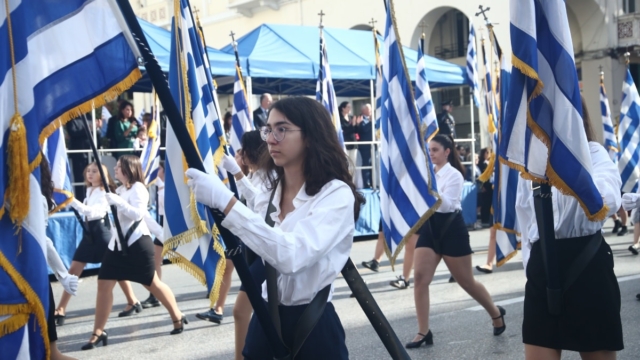 Αυτές είναι οι αυριανές (28/10) κυκλοφοριακές ρυθμίσεις λόγω των μαθητικών παρελάσεων – Ποιοι δρόμοι θα κλείσουν