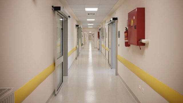 Νεαρός με λεπτοσπείρωση στο νοσοκομείο του Βόλου: «Η μόνη επαφή που είχε ήταν…»