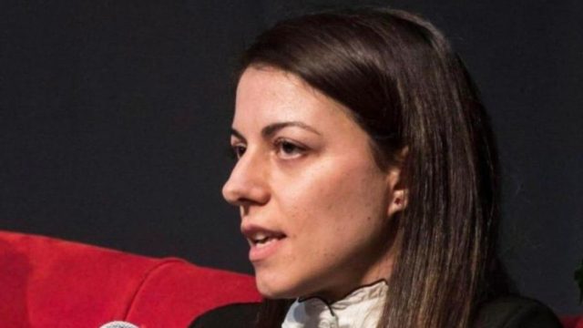 «Πάγωσαν» όλοι στο Δημαρχείο: Νεκρή ξαφνικά η γλυκιά Μαρία Θησέως – Η επιθυμία της οικογένειας και το “αντίο” των συναδέλφων