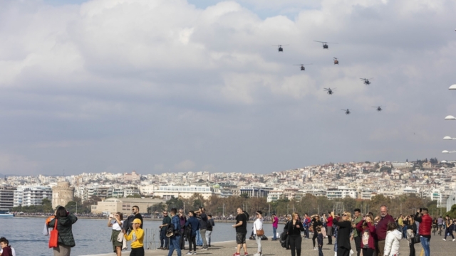Εθνική Επέτειος: Αναβλήθηκαν οι διελεύσεις μαχητικών αεροσκαφών πάνω από τη Θεσσαλονίκη – Ποιος ο λόγος