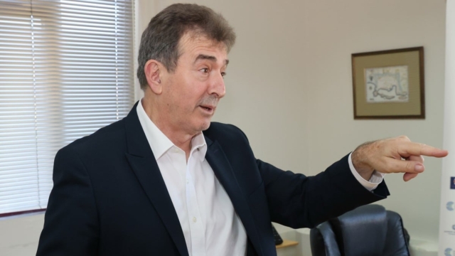 Υπουργείο Υγείας: Ο Μιχάλης Χρυσοχοΐδης έπαυσε τη διοίκηση και του «Βενιζέλειου» στο Ηράκλειο – Το παρασκήνιο πίσω από τη νέα καρατόμηση (video)