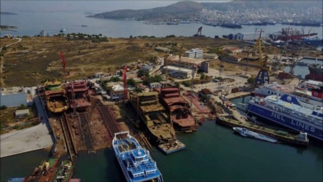 Μεροκάματο του τρόμου στη Σαλαμίνα: Εργάτης σε ναυπηγείο καταπλακώθηκε από γερανό