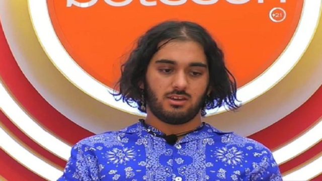 Συγκλονίζει ο Nicky στο Fame Story: «Ψάχναμε φαγητό στα σκουπίδια – Μεγαλώσαμε σε…»
