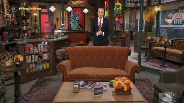Ο Ευαγγελάτος «χώθηκε» στο Central Perk από τα «Φιλαράκια»: «Ευτυχώς δεν πέθανε ο DiCaprio να στριμωχτεί σε μια σανίδα με την Winslet…» – Γαργαλιστικά σχόλια στο Twitter (photos)