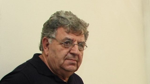 Γιάννης Παχάκης: Έπαθε έμφραγμα αλλά συνέχισε την καισαρική και έσωσε τη ζωή του μωρού – Ο ήρωας γιατρός που τήρησε τον όρκο του Ιπποκράτη (Video)