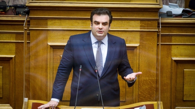 Κυριάκος Πιερρακάκης: Εκσυγχρονίζει το Υπουργείο Παιδείας με ψηφιακό φροντιστήριο και ψηφιακή ενισχυτική διδασκαλία