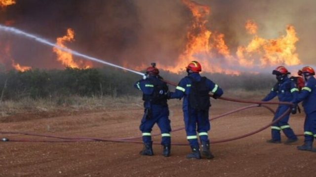Ηράκλειο – Μαίνεται η φωτία για δεύτερη μέρα – Μάχη δίνουν οι πυροσβεστικές δυνάμεις